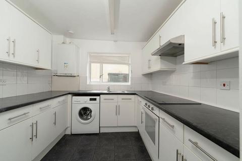2 bedroom terraced house to rent, Courtenay Road, Leytonstone E11