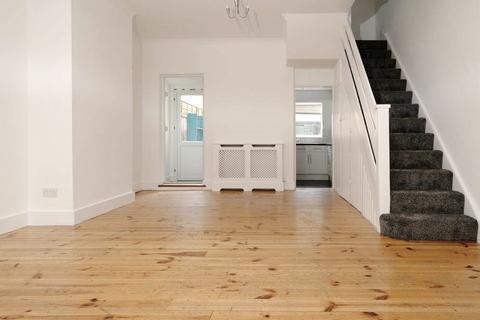 2 bedroom terraced house to rent, Courtenay Road, Leytonstone E11