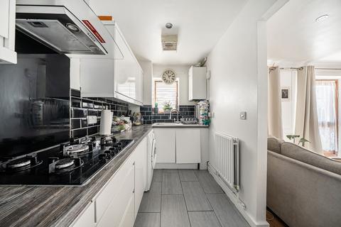 2 bedroom flat for sale, Island Road, London, SE16