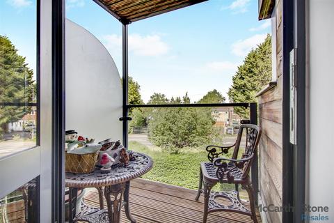 1 bedroom apartment for sale, Mandeville Court, Darkes Lane, Potters Bar, Hertfordshire, EN6 1BZ