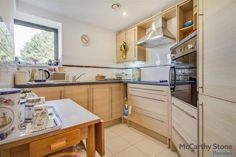 1 bedroom apartment for sale, Mandeville Court, Darkes Lane, Potters Bar, Hertfordshire, EN6 1BZ
