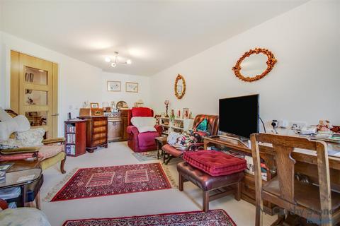 1 bedroom apartment for sale, Mandeville Court, Darkes Lane, Potters Bar, Hertfordshire, EN6 1BZ