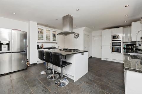 5 bedroom detached house for sale, Farm Close, Emersons Green, BRISTOL