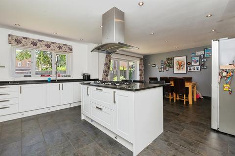 5 bedroom detached house for sale, Farm Close, Emersons Green, BRISTOL