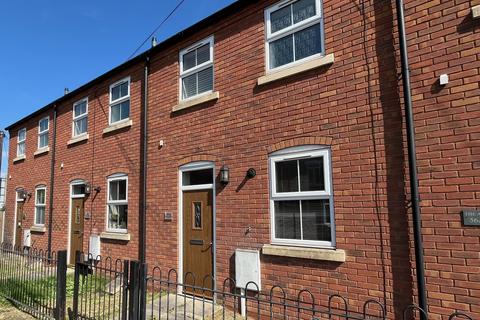 2 bedroom terraced house to rent, Derby Road, Uttoxeter