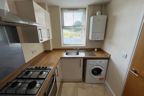 2 bedroom terraced house to rent, Derby Road, Uttoxeter