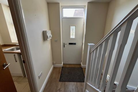 2 bedroom terraced house to rent, Derby Road, Uttoxeter
