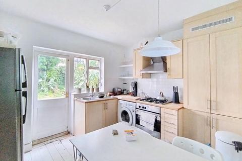 1 bedroom flat for sale, 47A Pearcroft Road, Leyton, London, E11 4DP