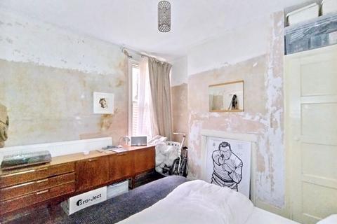 1 bedroom flat for sale, 47A Pearcroft Road, Leyton, London, E11 4DP