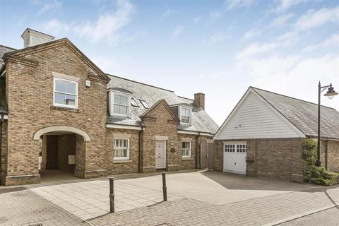 4 bedroom detached house to rent, Orchid Close, Goffs Oak