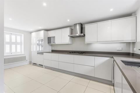 4 bedroom detached house to rent, Orchid Close, Goffs Oak