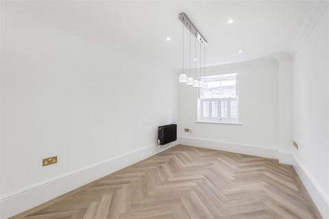 4 bedroom detached house to rent, Orchid Close, Goffs Oak