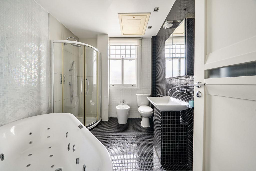 Apartment in London, Royal Borough of Kensington and Chelsea - More