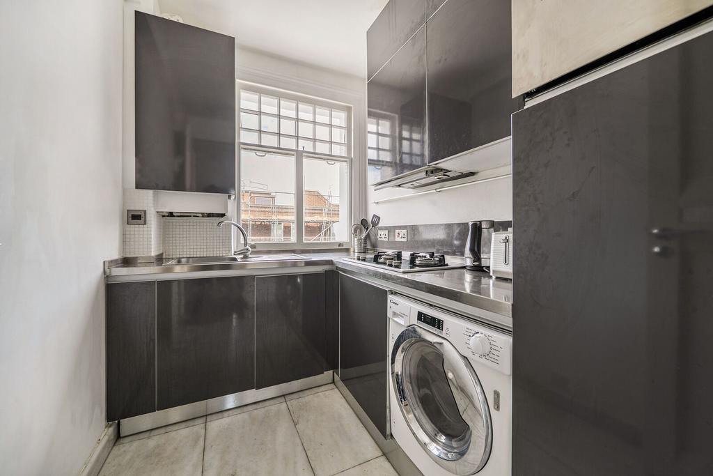 Apartment in London, Royal Borough of Kensington and Chelsea - View 2