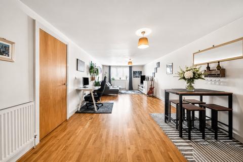 1 bedroom ground floor flat for sale, Stane Grove, London