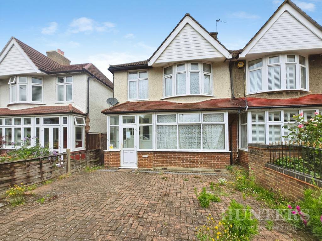 Detached house exterior, driveway