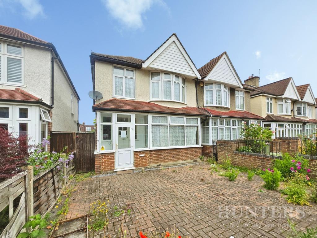Detached house exterior, driveway