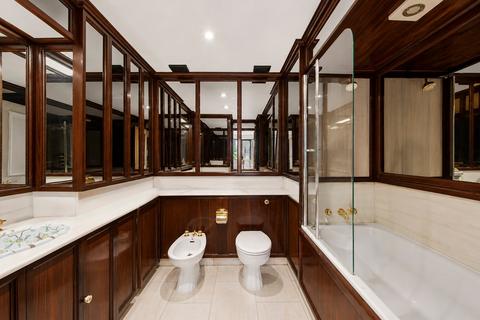 2 bedroom flat for sale, Cavendish House, 21 Wellington Road, St John's Wood, London