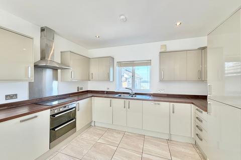2 bedroom flat to rent, Bunkers Crescent, Bletchley, MK3