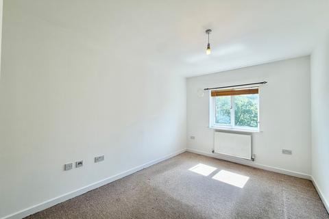 2 bedroom flat to rent, Bunkers Crescent, Bletchley, MK3