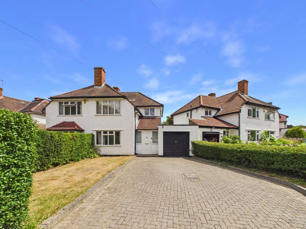 Detached house exterior, driveway