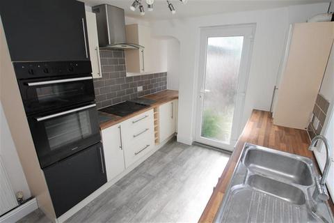 2 bedroom terraced house to rent, Blaydes Street, HU6