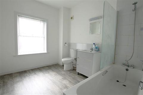 2 bedroom terraced house to rent, Blaydes Street, HU6