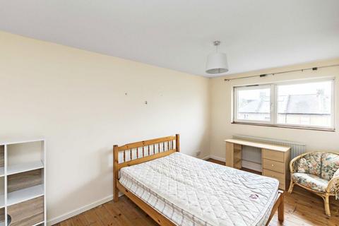 4 bedroom flat to rent, Elm Road, Kingston Upon Thames KT2