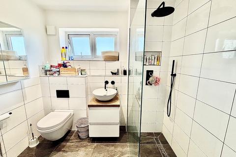 2 bedroom flat to rent, Royston Gardens, Ilford, IG1