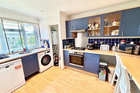 2 bedroom flat to rent, Royston Gardens, Ilford, IG1