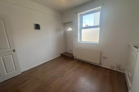 2 bedroom property to rent, Stourbridge Road, Kidderminster, DY10