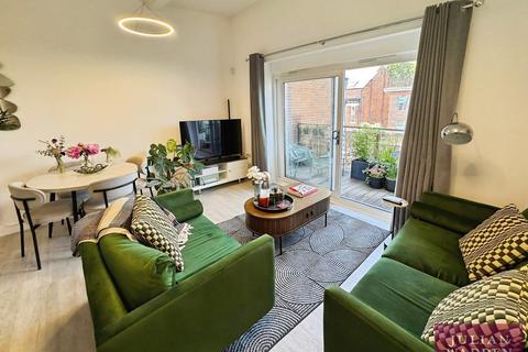 2 bedroom flat for sale, Central Road, West Didsbury, Manchester, M20