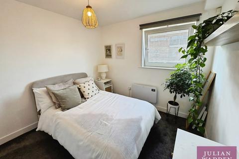 2 bedroom flat for sale, Central Road, West Didsbury, Manchester, M20