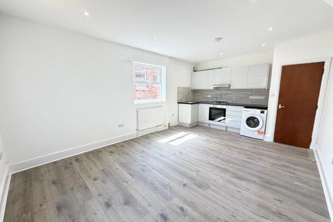 3 bedroom flat to rent, West Hendon Broadway, London NW9