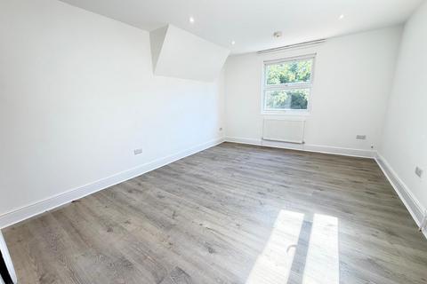 3 bedroom flat to rent, West Hendon Broadway, London NW9
