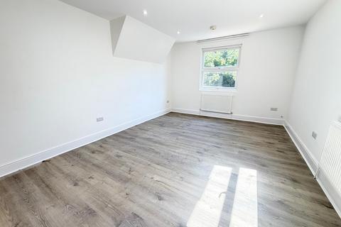 3 bedroom flat to rent, West Hendon Broadway, London NW9