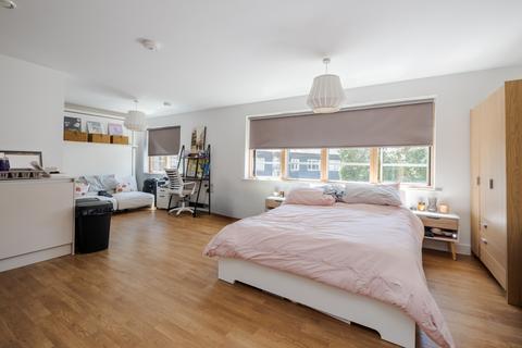 Mildmay Avenue, London, N1