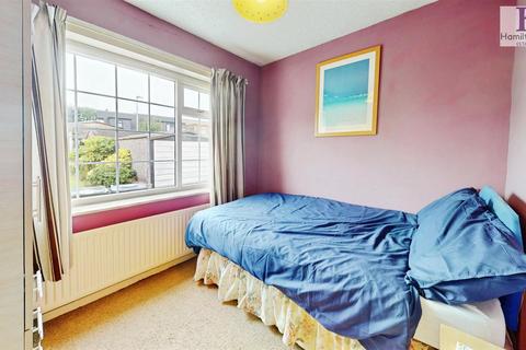 3 bedroom semi-detached house for sale, Fairway, Bradford