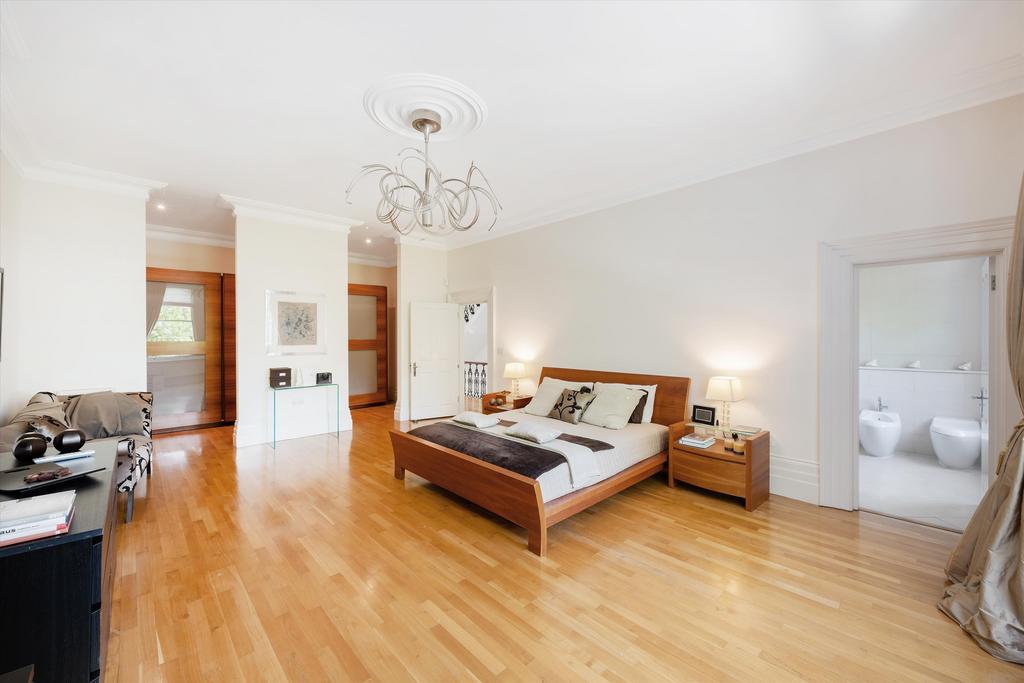 Master bedroom, en suite