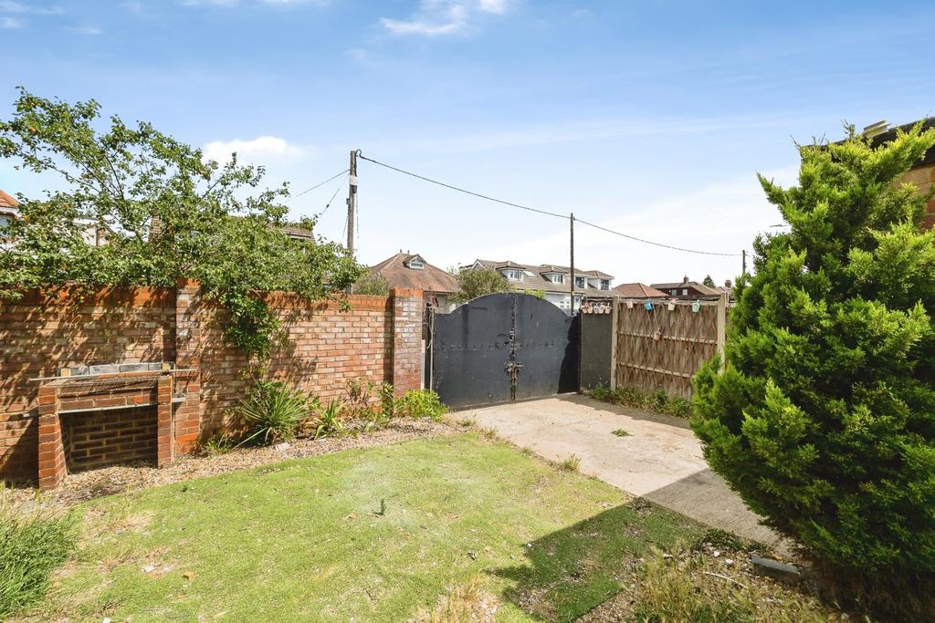 House in Rainham - View 3