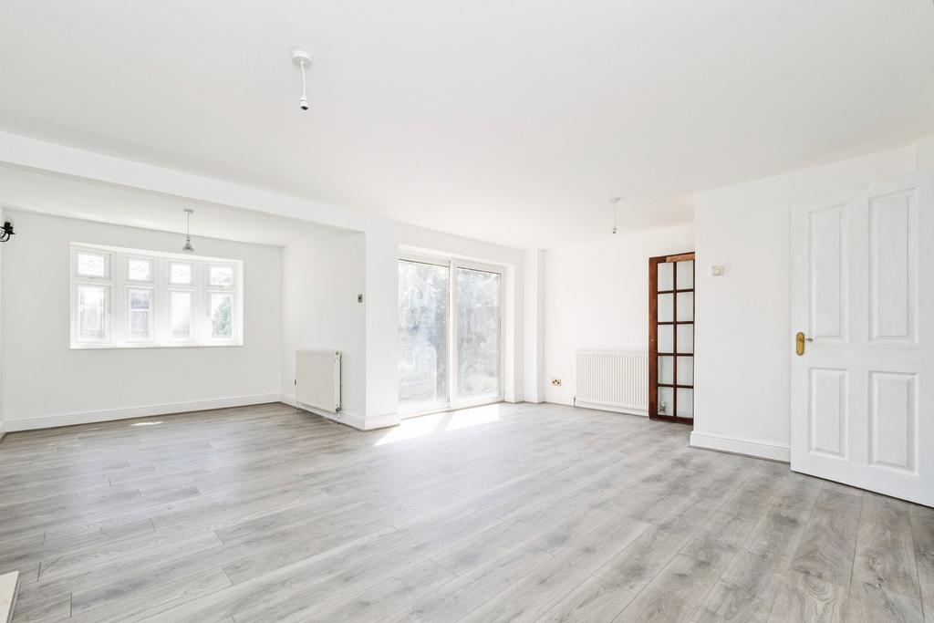 House in Rainham - View 5
