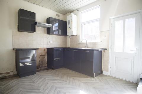 2 bedroom end of terrace house to rent, 2-Bed House To Let on Alexandra Street, Preston