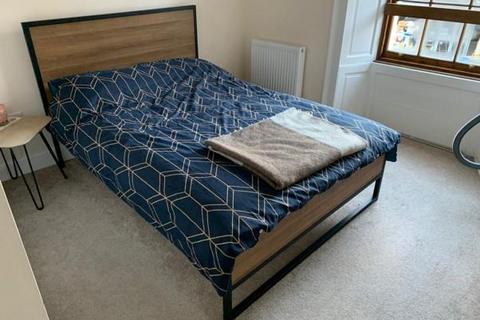 2 bedroom flat to rent, Watergate, Perth