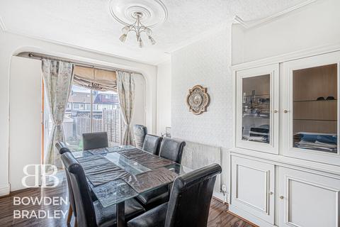 3 bedroom terraced house for sale, Bawdsey Avenue, Ilford, IG2