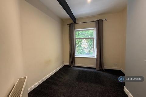 2 bedroom terraced house to rent, Valley Road, Cleckheaton, BD19