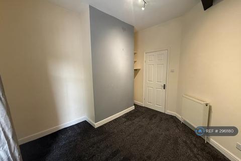 2 bedroom terraced house to rent, Valley Road, Cleckheaton, BD19