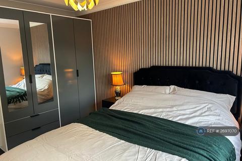 undefined, Romford, Romford Gidea Park, RM2