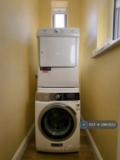 Studio to rent, Redwood Drive, Epsom, KT19