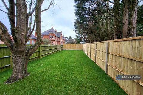 Studio to rent, Redwood Drive, Epsom, KT19