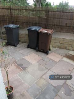 3 bedroom terraced house to rent, Lambgates, Hadfield, Glossop, SK13